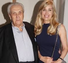 Το μήνυμα που έστειλε ο δημήτρης κοντομηνάς στη βίκυ χατζηβασιλείου. Dhmhtrhs Kontomhnas Se Epishmh Emfanish Me Th Gohteytikh Syntrofo Toy Lori Fthis Gr