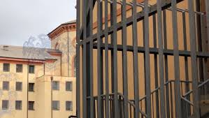 Al 2005 ospitava circa 670 detenuti la metà dei quali stranieri e il 70%. Marassi Carcere Fuori Controllo Stanotte A Fuoco Due Materassi Genovaquotidiana
