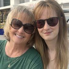 I need to find a good hairstylist. Any recommendations?