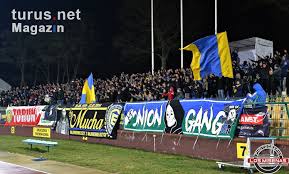 Głośny doping na stadionie ludowym zdjęcia. Foto Elana Torun Vs Gornik Leczna Bilder Von Fussball In Polen Turus Net Magazin