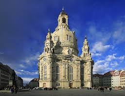 With a floor plan measuring nearly 4,800 square meters, it is also the largest church in saxony. Dresden Frauenkirche War Traveller