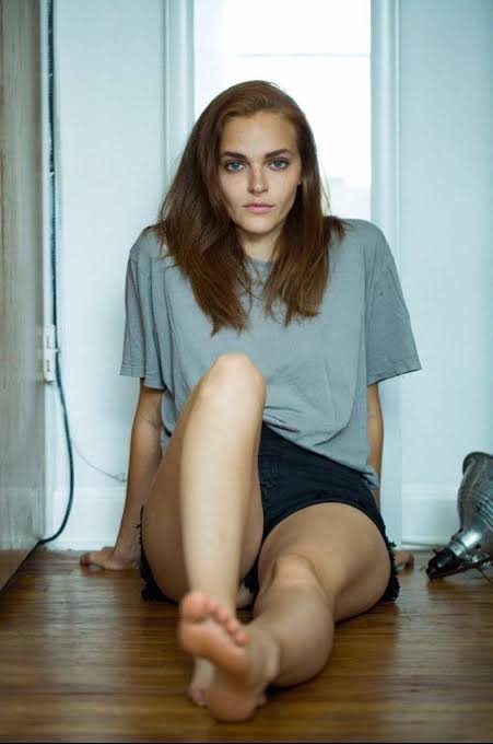 The Handmaid's Tale] Madeline Brewer : r/geekboners