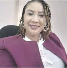 KERATAN AKHBAR PILIHAN: A POLICEWOMAN AND HER RELUCTANT MUM CP Dato' Dr.  Lee Bee Phang, who recently made history by becoming the first woman of  Chinese descent to have been promoted to