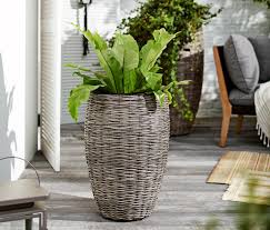 59 95 Dieser Pflanzkubel Setzt Einen Stylischen Akzent Auf Der Terrasse Auf Dem Balkon Oder Im Garten Er Hat Einen Herausneh Planter Pots Planters Plants