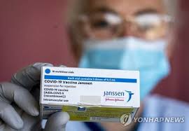 얀센 백신 품목허가… 얀센(존슨앤드존슨 자회사)의 코로나19 백신이 식품의약품안전처의 품목허가를 받았다. ìºë‚˜ë‹¤ ì–€ì„¼ ë°±ì‹  ì 'ì¢… ëŒ€ìƒ 30ì„¸ ì´ìƒ ê¶Œê³  ì—°í•©ë‰´ìŠ¤