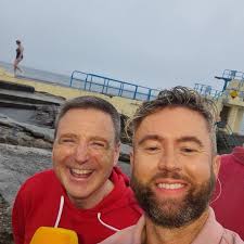 📺🙏🏽🇮🇪😍Weat is best in glorious Galway: top horse jockey Davy Russell,  Galway footballer Rob Finnerty, Blackrock swimmers & team @galwaybayhotel  #galwayraces @russell.davy @robert.finnerty