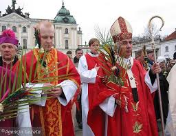Niedziela palmowa, zwana również niedzielą męki pańskiej, a w polskiej tradycji ludowej kwietną lub wierzbną niedzielą, została ustanowiona na pamiątkę uroczystego wjazdu jezusa do jerozolimy. Niedziela Palmowa 2018 Kiedy Przypada Zwyczaje