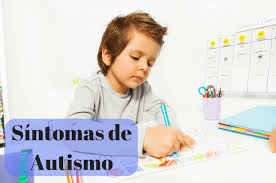 Los primeros signos y síntomas del autismo suelen identificarse alrededor de los 2 a 3 años de edad, período en el que el niño tiene una mayor interacción y comunicación con las personas y el ambiente. 15 Sintomas Del Autismo En Ninos Angelitos Soccer