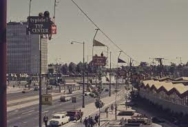 Zo pleitten een wethouder en een groep jonge mensen onafhankelijk van elkaar voor een kabelbaan. Stadsarchief Rotterdam C70
