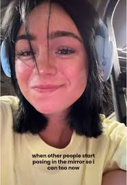 Creative Mirror Pose Ideas for Stunning Photos