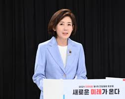 국민의힘 전당대회의 예비 경선은 당원 선거인단 투표 50%, 일반 시민 여론 조사 50%이다. Jv23sibeibu65m