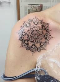 Pin De Raf Ryckewaert Em Meaningful Tattoo Inspirations Tatuagem Mandala Tatuagem Tattoo Ombros