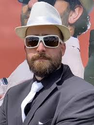 Tom Eddy's Instagram, Twitter & Facebook