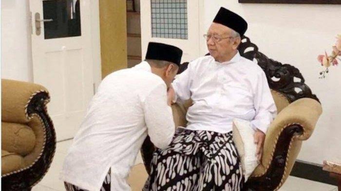 KH Salahuddin Wahid atau Gus Solah Wafat, Ponpes Tebu Ireng Berduka 
