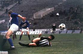 (1) šoškić (golman), (2) jusufi, (3) vasović (kapiten), (4) rašović, (5) mihajlović, (6) kovačević, (7) bečejac, (8) bajić, (9) mustafa hasanagić, (10) galić, (19) pirmajer. Foto Arhiva Mustafa Hasanagic Crno Bela Nostalgija