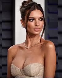 Emrata Is My Queen On Instagram Emrata Emilyratajkowski Emily Ratajkowski Makeup Beauty Emily Ratajkowski