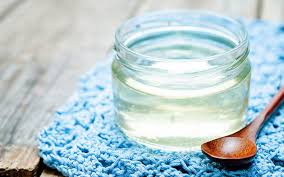 Lo zucchero liquido, anche detto sciroppo di zucchero, è una miscela di acqua la regola vuole che la quantità di zucchero sia quasi tre volte quella dell'acqua e soprattutto che durante la preparazione lo sciroppo non raggiunga il bollore: Come Fare Lo Sciroppo Di Zucchero Accademia Del Bar