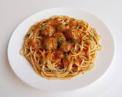 Uleiul de măsline se pune la încins. Spaghete Cu Sos De Carne Tocata BunÄtÄÈi Din BucÄtÄria GicuÈei