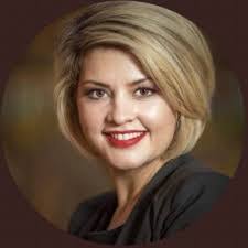 Lori Pearce's Instagram, Twitter & Facebook