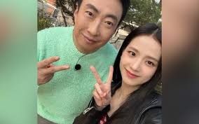 Jisoo BLACKPINK dan Park Myung Soo Adu Skill Fotografi, Chemistry Lucu  Bikin Nagih