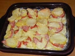 Gratin De Pommes De Terres A La Saucisse Morteau Et A La Cancoillotte Ma Petite Bouffe Gratin Pomme De Terre Recettes De Cuisine Gratin De Pommes