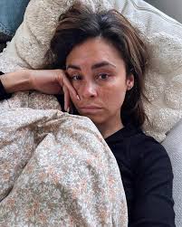 Det kom som et chok for mig, at jeg i sidste uge skulle vågne op til feber  og et venstre bryst der var større, varmere og rødere end det andet 😭 Jeg