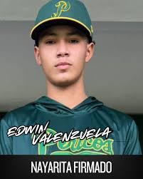 NAYARITA FIRMADO El jovén oriundo de Colonias 18 de marzo Edwin Valenzuela  Calvillo que firmó con la organización de Pericos de Puebla hace unos días,  el día de hoy viajó para reportarse