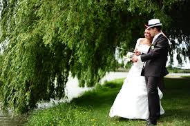 Toute sainte foy d'aigrefeuille est une ville active et affichant un essor constant, avec toutes ces constructions les vieilles pierres sont peu fréquentes. Photos De Couple Au Lac De Sainte Foy D Aigrefeuille 31570 Photo Couple Photos Mariage
