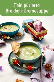 Fein Purierte Brokkoli Cremesuppe Mit Schmandklecks Rot Weissen Spiessen Und Brotchips Rezepte Cremesuppe Gesunde Rezepte Abendessen