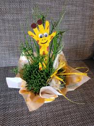 Handabdruck Baby Kind Giraffe Mit Wackelaugen Susse Geschenkidee Gutschein Zoobesuc Geschenkideen Geburtstagsgeschenke Basteln Mit Kleinkindern Handabdruck Baby