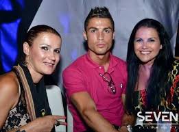 She was born in 1970s, in generation x. Thecristianofan On Twitter Happy Birthday To Cristiano Ronaldo S Oldest Sister Elma Aveiro Https T Co Z6qkji6dvx