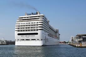 She could at the time accommodate 2,550 passengers in 1,275 cabins. 6nlykzti5r8bm