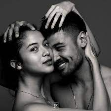 Jun 20, 2021 · meski gak wajib dilakukan, foto prewedding kerap jadi bagian tak terpisahkan dari proses persiapan pernikahan. Gak Banyak Properti 10 Seleb Ini Pilih Tema Prewed Simpel