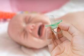 Thrush pada mulut bayi disebabkan oleh pertumbuhan jamur yang berlebihan. Bagi Anak Puting Kosong Tak Salah Cuma Ramai Yang Silap Teknik Fahamkan 7 Perkara Ini
