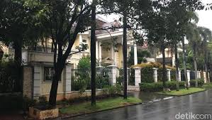 Rumah meupakan kebutuhan terpenting setelah kebutuhan makanan dan pakaian. Orang Kaya Ramai Ramai Obral Rumah Mewah Di Pondok Indah Menteng