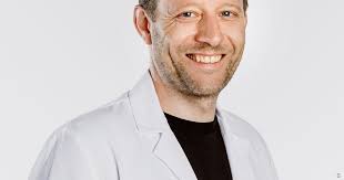 Dr. med. Adrian Baumgartner