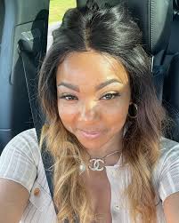 Nell Fletcher's Instagram, Twitter & Facebook