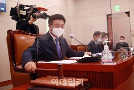 Slide 머니s포토 의사봉 두드리는 윤호중 법사위원장. í¬í†  ìœ¤í˜¸ì¤' ë²•ì‚¬ìœ„ì›ìž¥ ê°œì˜ ì„ ì–¸