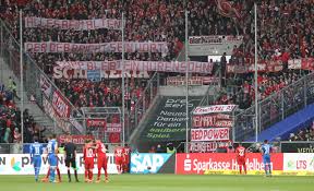Aber er hat auch seinen anteil an der jetzigen eskalation. Schmahplakate Gegen Hopp Haben Sich Die Bundesliga Ultras Abgesprochen Aktuelle Fc Bayern News Transfergeruchte Hintergrundberichte Uvm