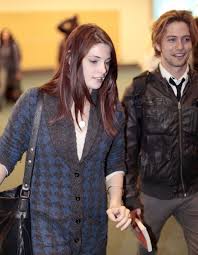 Iheart radio music festival 2013 with jackson rathbone ashley greene steps out for the 2013 iheartradio music festival held at the mgm grand garden arena on friday night (september. Ashley Greene Jackson Rathbone Photostream Jackson Rathbone Ashley Greene Jasper Twilight