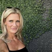 Lisa Brown's Instagram, Twitter & Facebook