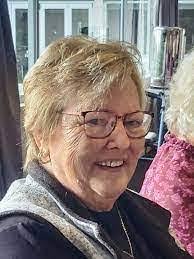 Aileen Benton's Instagram, Twitter & Facebook