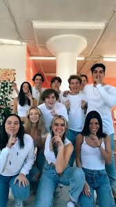 Pin By Valentina Herrera On Tiktoks In 2020 Choreography Videos Celebs Celebrities