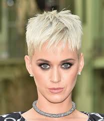Katy perry wet look, center parted long curls. Katy Perry Says Chopping Her Hair Was Her Biggest Experiment Glamour