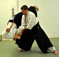 This martial arts style involves grabs, strikes, throws, pins and joint . Bilder Von Unserem Aikido Kurs