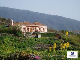 Esta casa rural canaria se encuentra al oeste de la palma, rodeada de campos de lava y frutales, a 7 km de la playa. Casa Rural Carlota Brena Baja La Palma Casas Rurales Alojamiento Rural Estilo En El Hogar