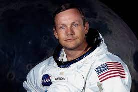 Le premier homme á marcher sur la lune !!!!!c´est super!!!!je serais honré. Neil Armstrong Biographie De L Astronaute Premier Homme Sur La Lune