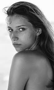 Amanda Hobbs's Instagram, Twitter & Facebook