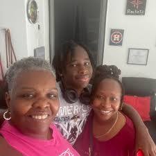 Nina Barber's Instagram, Twitter & Facebook