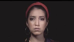 Renata Tapia realiza un viaje entre fotografías para poder decir adiós